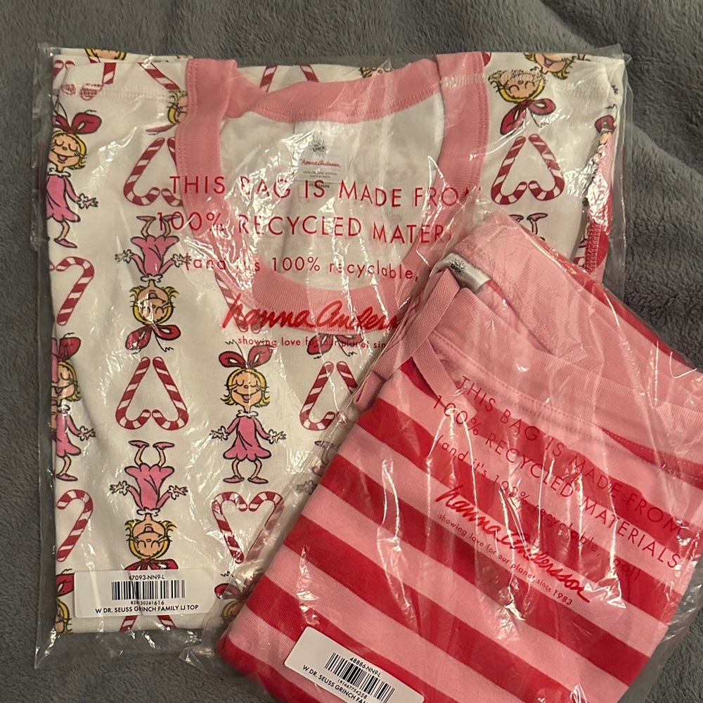 HA Grinch women’s pajamas large BRAND NEW